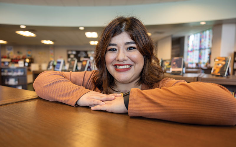 Image of Karina Quilantan-Garza, Library Media Specialist portrait