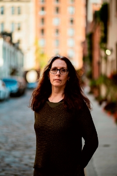 Photo of Laurie Halse Anderson